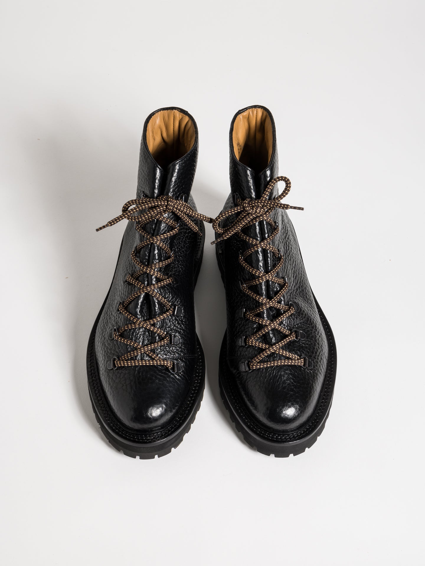 MAGNUS BLACK – Jacques Solovière Paris