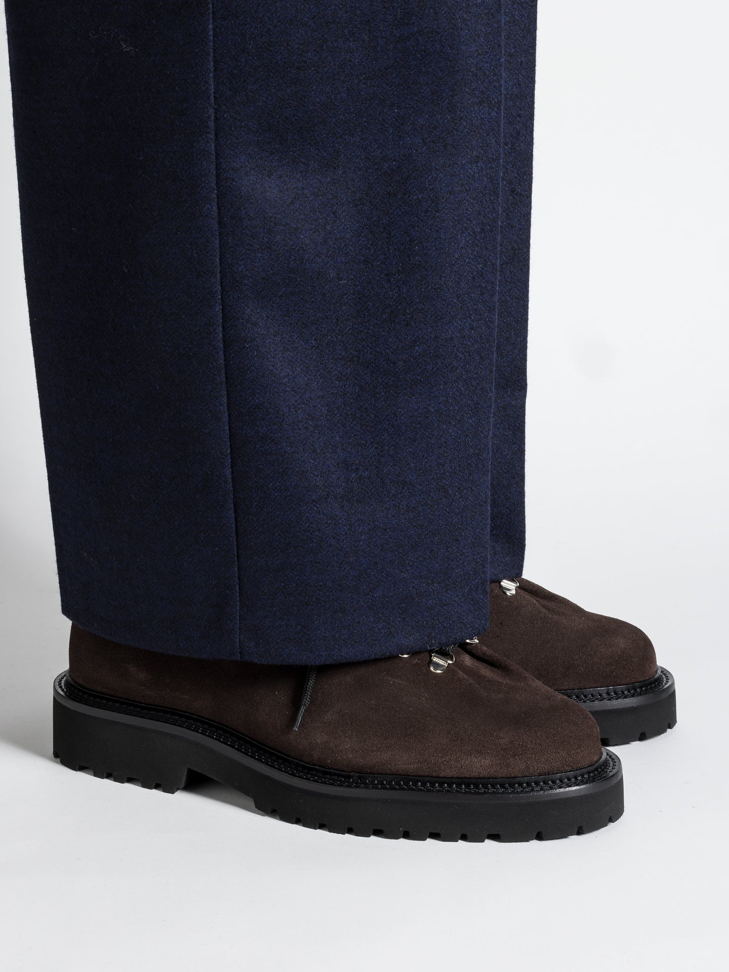 RASMUS BOLD SUEDE MOGANO – Jacques Solovière Paris