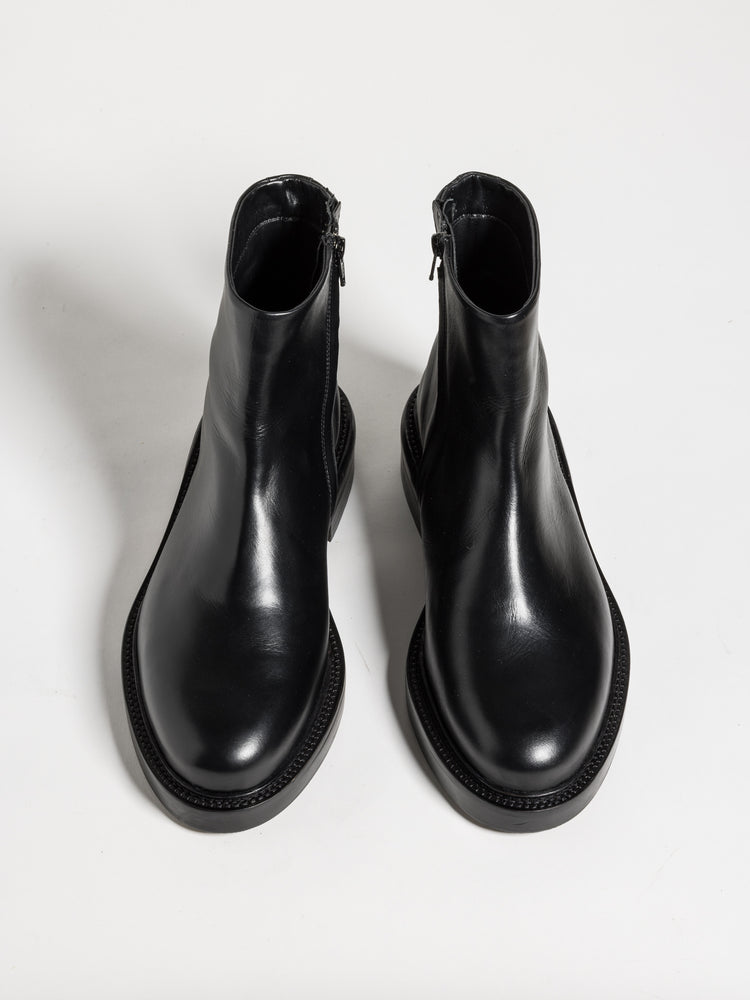 
                  
                    ギャラリービューアに画像を読み込む, MARCUS CALF BLACK
                  
                