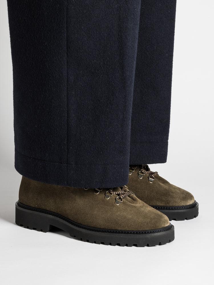 
                  
                    Load image into Gallery viewer, RASMUS LUG SUEDE MARRON GLACE
                  
                