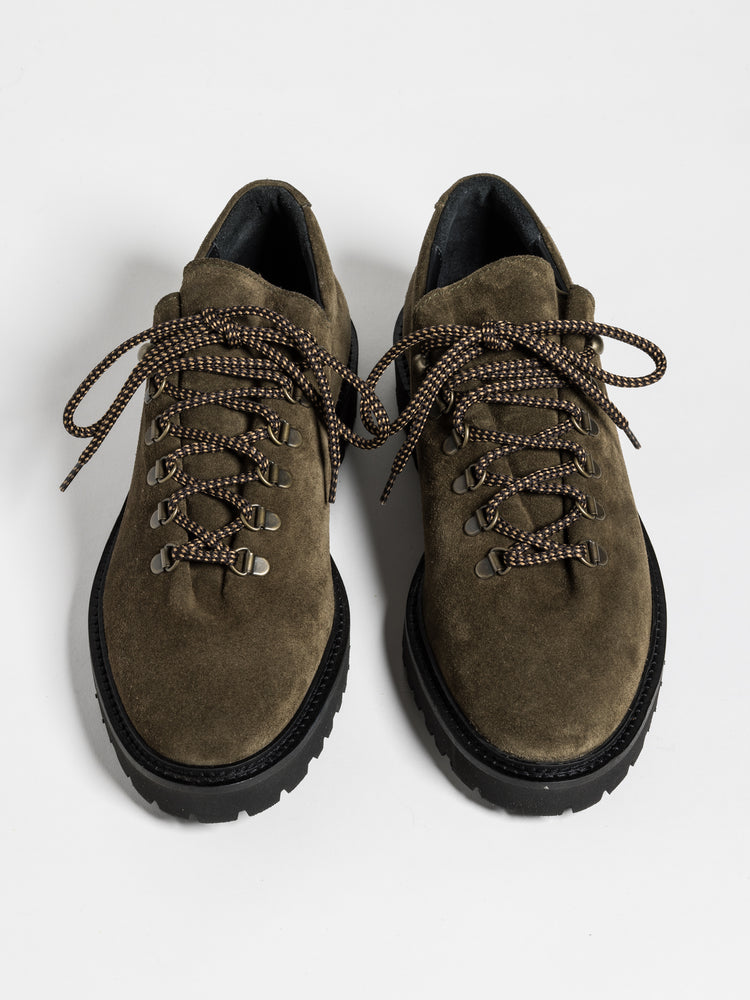 
                  
                    Load image into Gallery viewer, RASMUS LUG SUEDE MARRON GLACE
                  
                