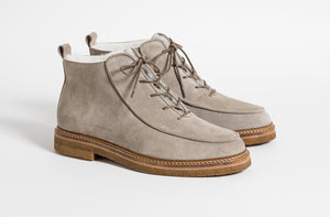
                  
                    Load image into Gallery viewer, OLI BOOT SUEDE BEIGE SHEARLING
                  
                