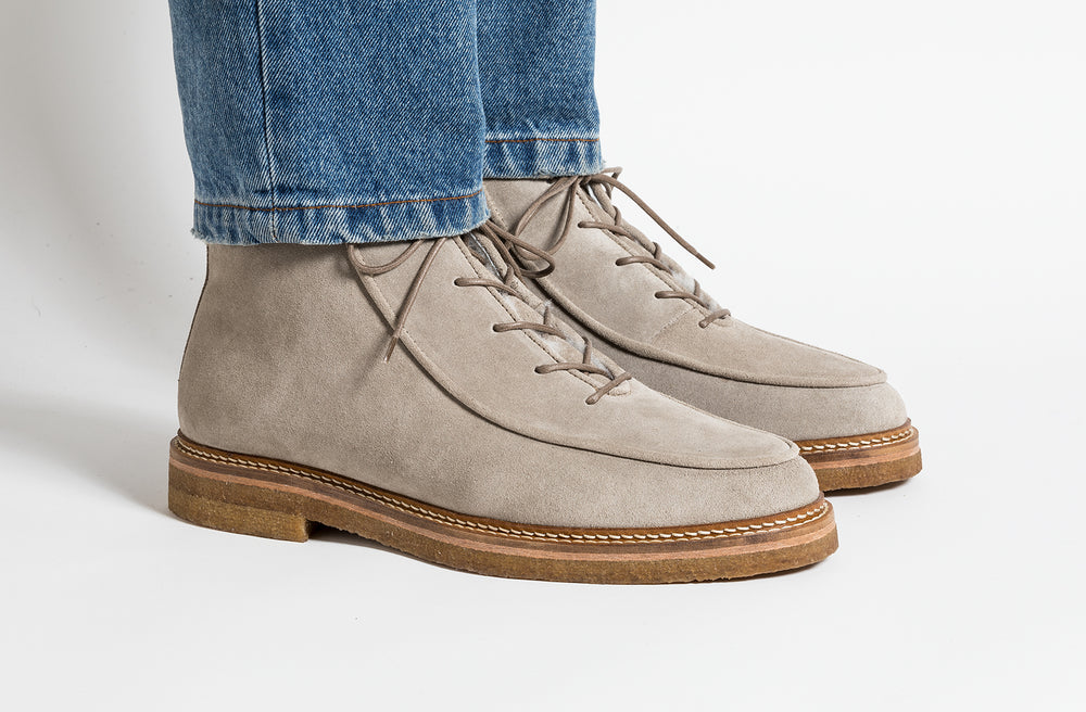 
                  
                    Load image into Gallery viewer, OLI BOOT SUEDE BEIGE SHEARLING
                  
                